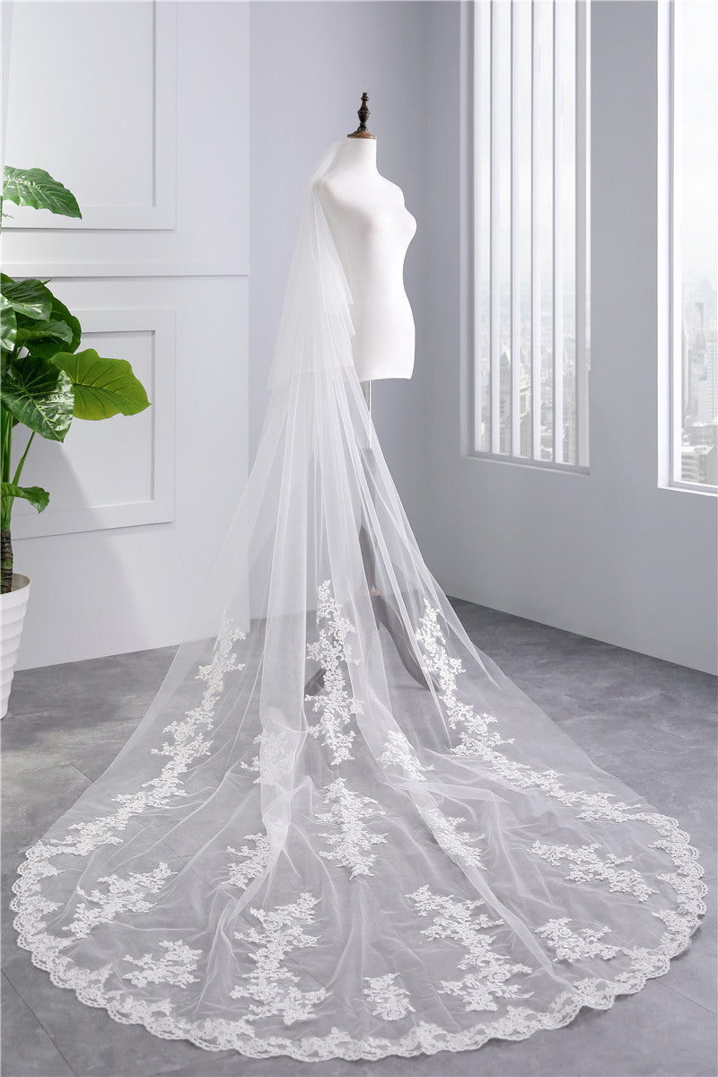 Two-tier Lace Applique Edge Cathedral Bridal Veils With Lace EWA020