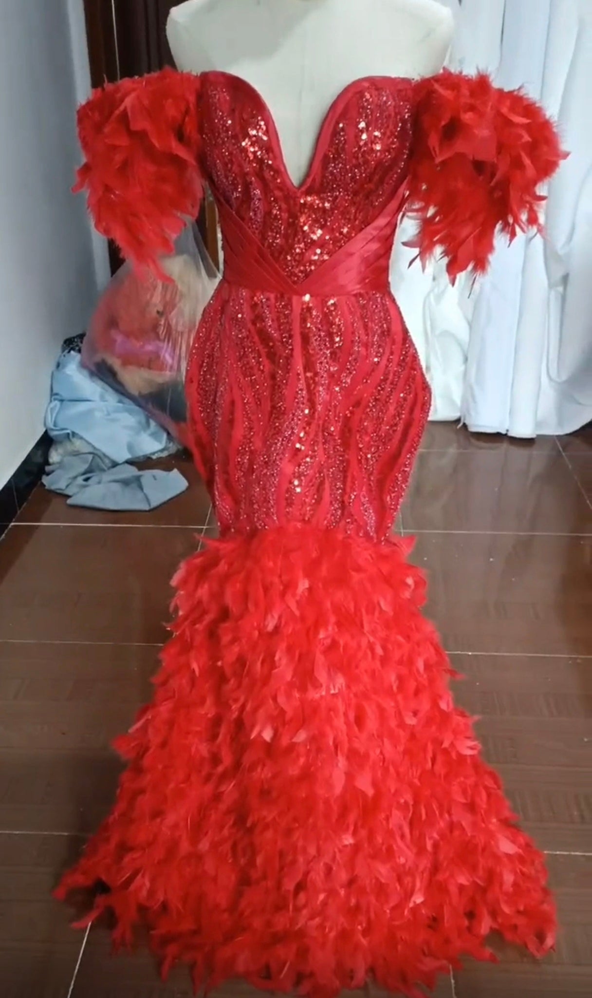 Couture Red Feather Evening Dresses Dubai Arabic Islamic Party Dress Beaded Sequined Middle East Formal Gown Robe De Soiree EWM4342