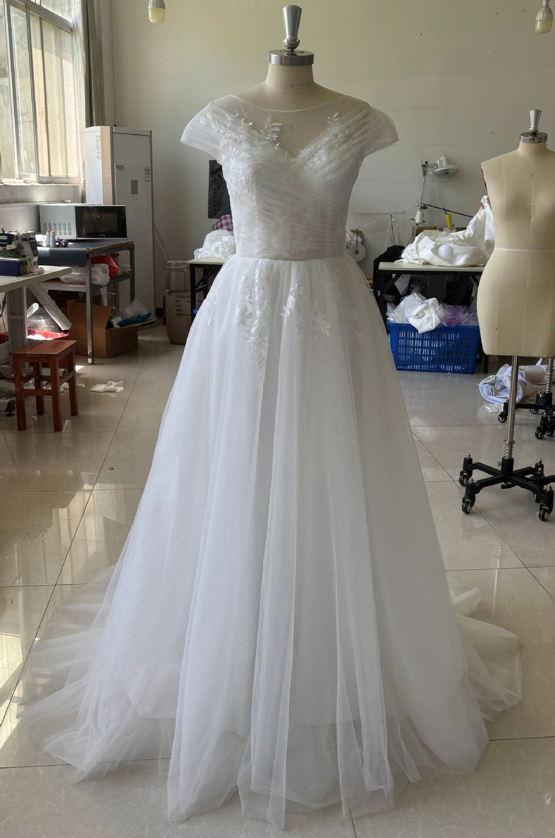 Simple Cap Sleeve V-Neck Tulle Bohemian Wedding Dress for Women EYB1224