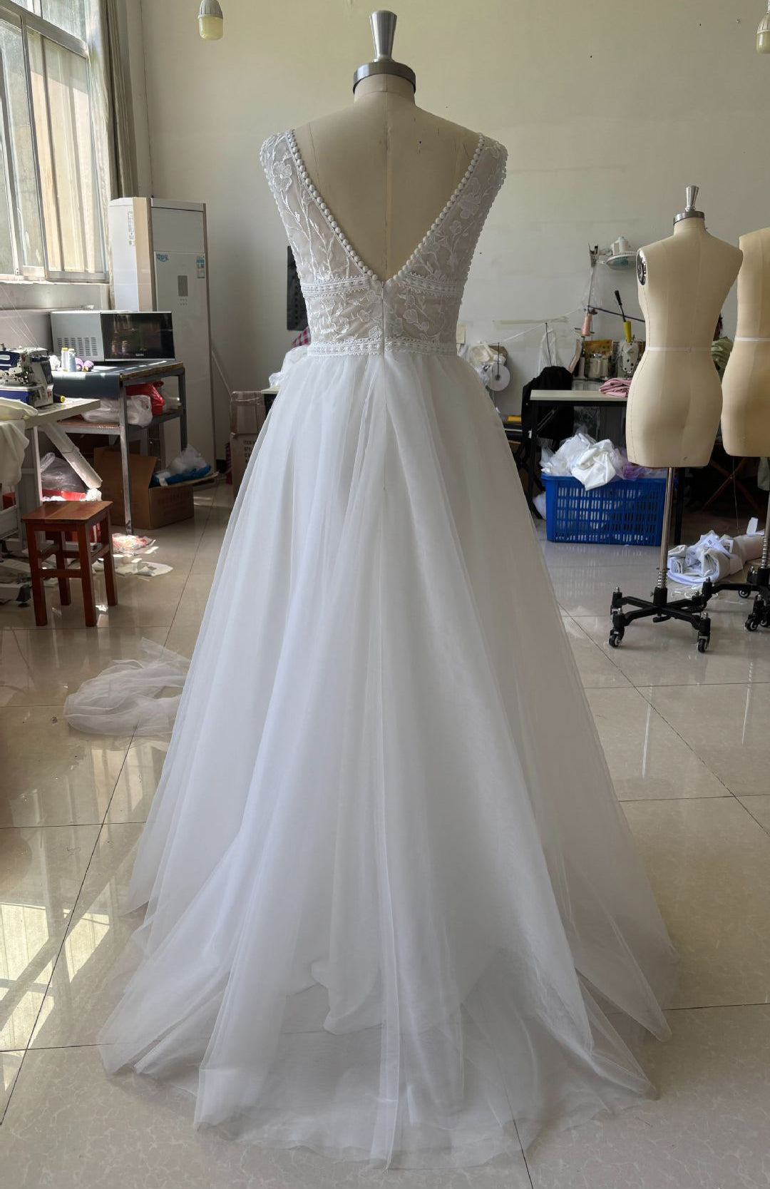 Chic V-Neck Tulle Wedding Dresses Boho Lace Appliques A-Line Bridal Gown EYB1226