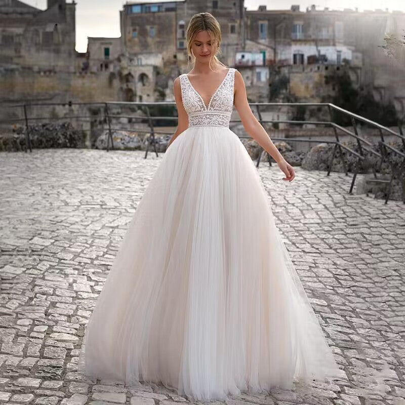 Chic V-Neck Tulle Wedding Dresses Boho Lace Appliques A-Line Bridal Gown EYB1226