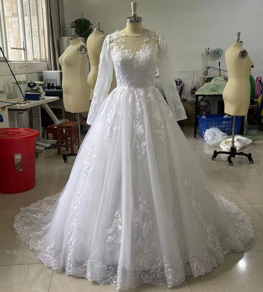 Elegant A-line Wedding Dresses Lace Applique Long Sleeves Ball Bride Gown EYB1237