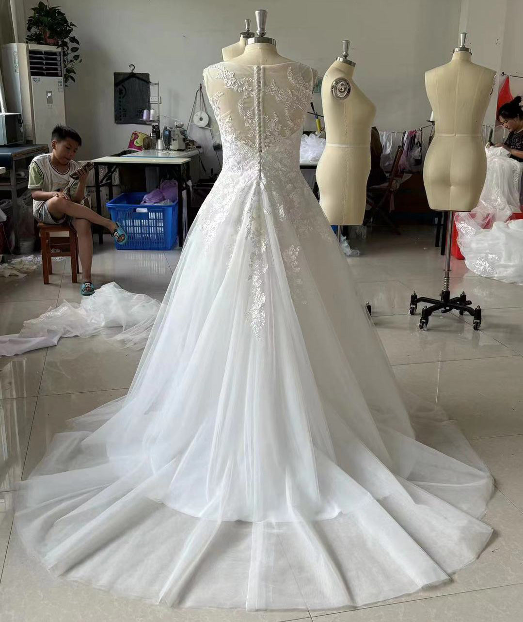 Sweetheart Illusion Sleeveless Appliqué Lace Train Wedding Dress Bridal Gown EYB1247