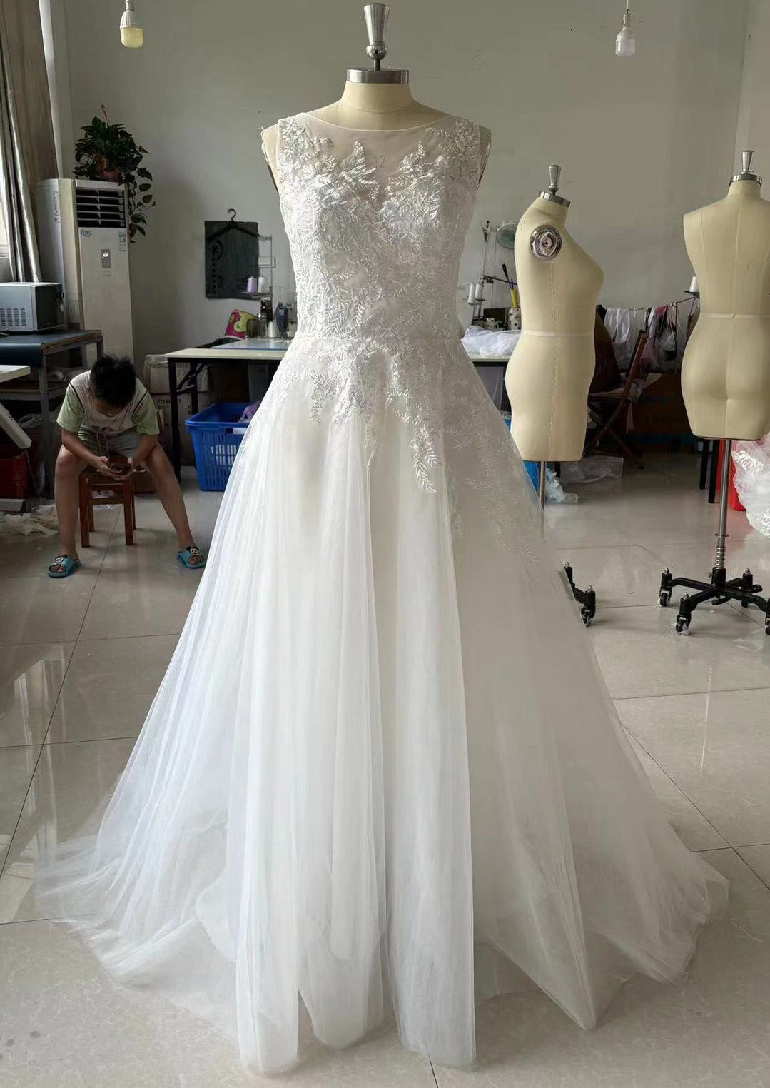 Sweetheart Illusion Sleeveless Appliqué Lace Train Wedding Dress Bridal Gown EYB1247