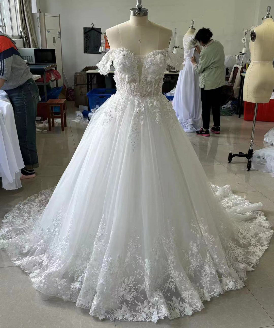 Elegant Ball Wedding Dresses Sweetheart Off Shoulder Lace Beaded Appliques Gowns EYB5022