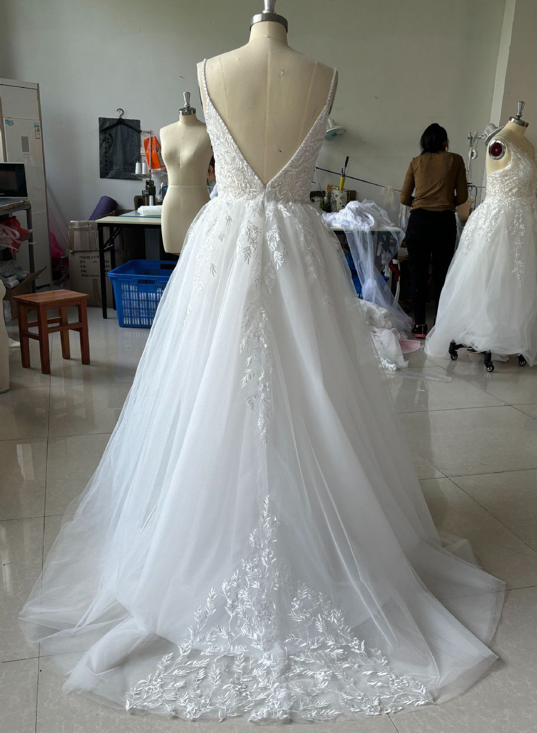 Women Beaded Spaghetti Straps Wedding Dress for Bride EYB974