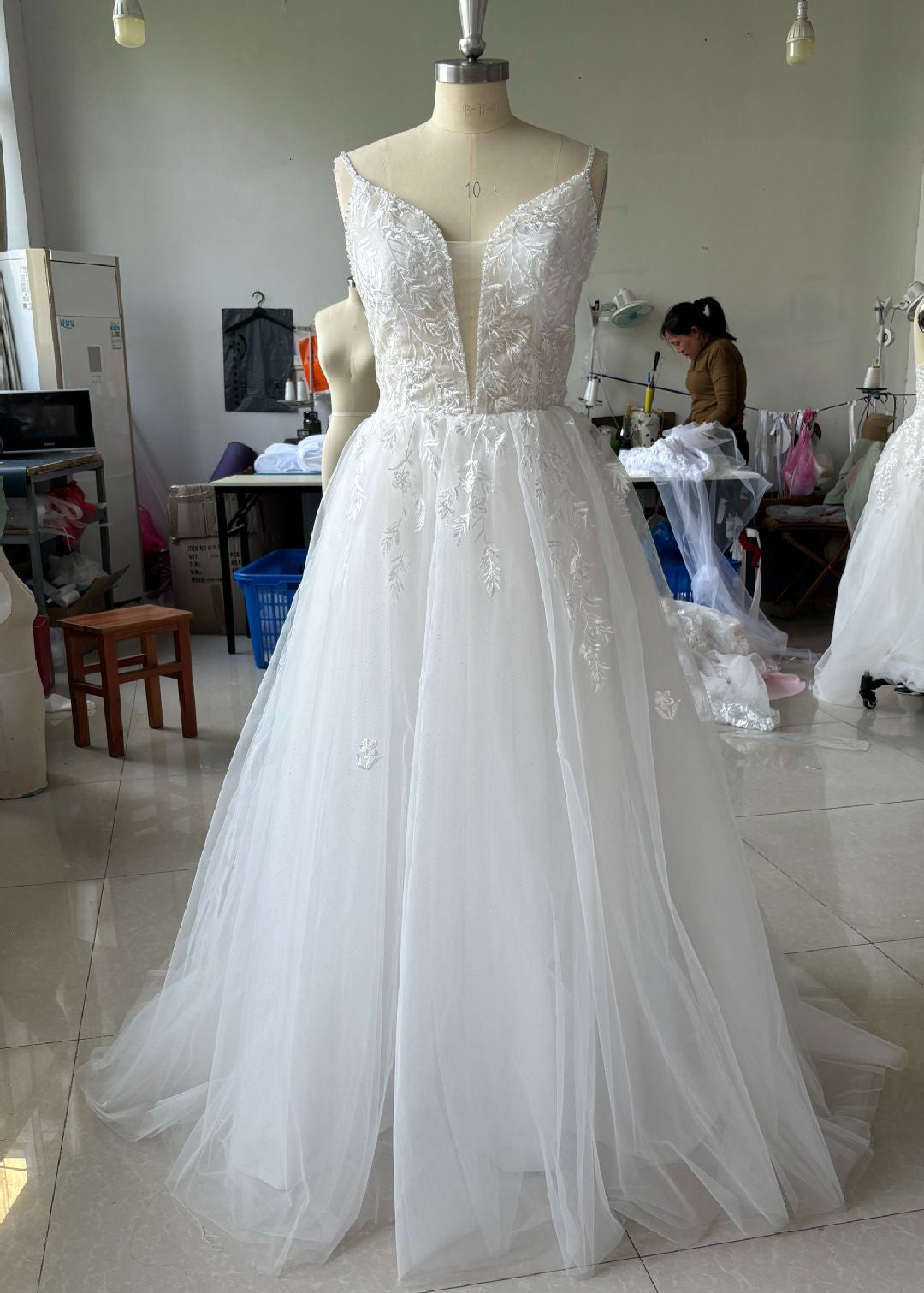 Women Beaded Spaghetti Straps Wedding Dress for Bride EYB974