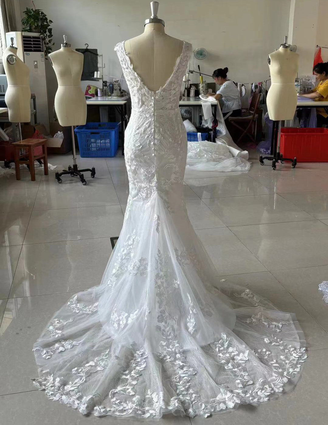 Luxurious Embroidery Lace Mermaid Wedding Dress Backless Custom Made EYM1244