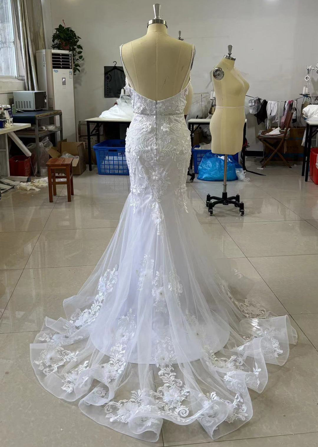 Wedding Dress for Women Spaghetti Straps V-Neck Appliques Tulle Bridal Gowns EYM1245