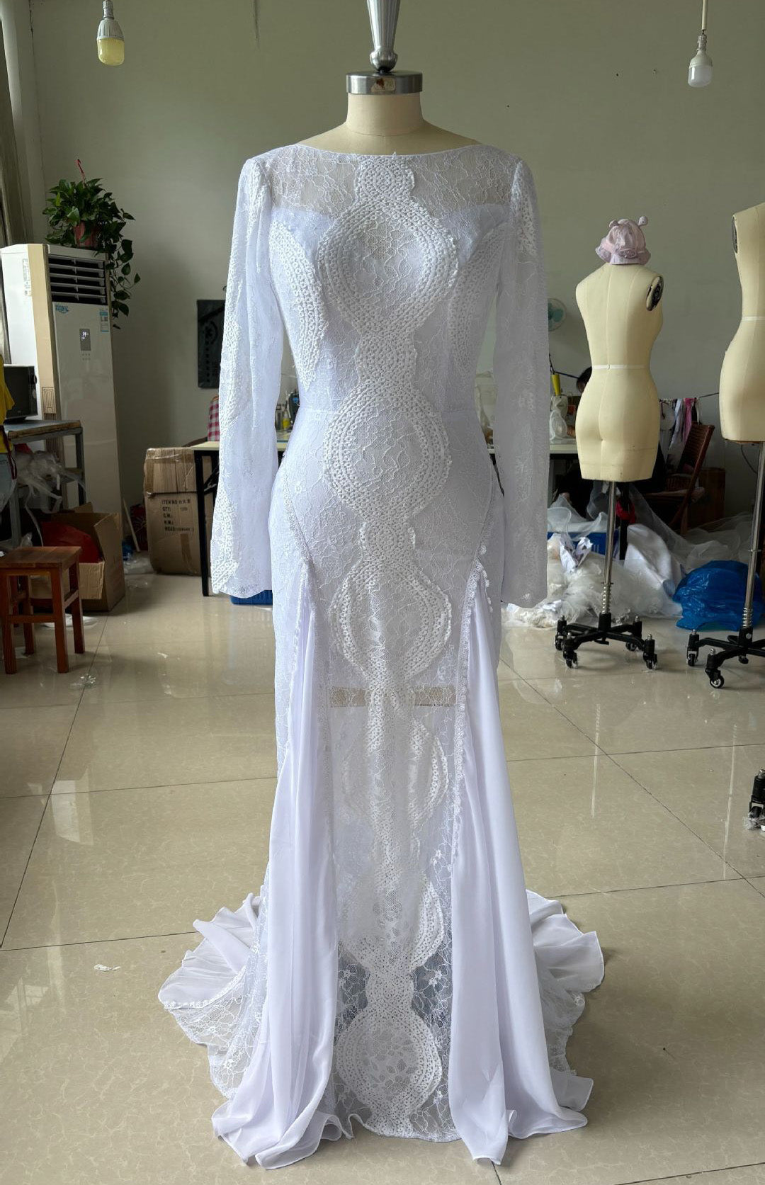 Open Back Wedding Dresses Beautiful Lace Backless Long Sleeve Bridal Gown EYM1287