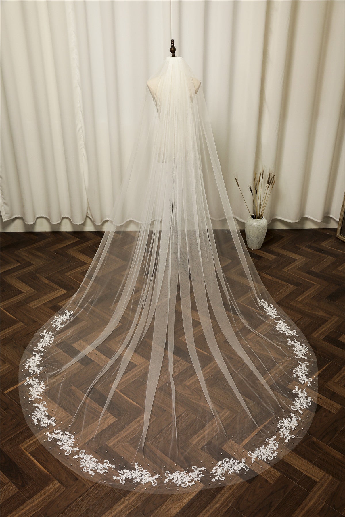 Wedding Accessory Long Lace Appliques Wedding Veil YAV1091