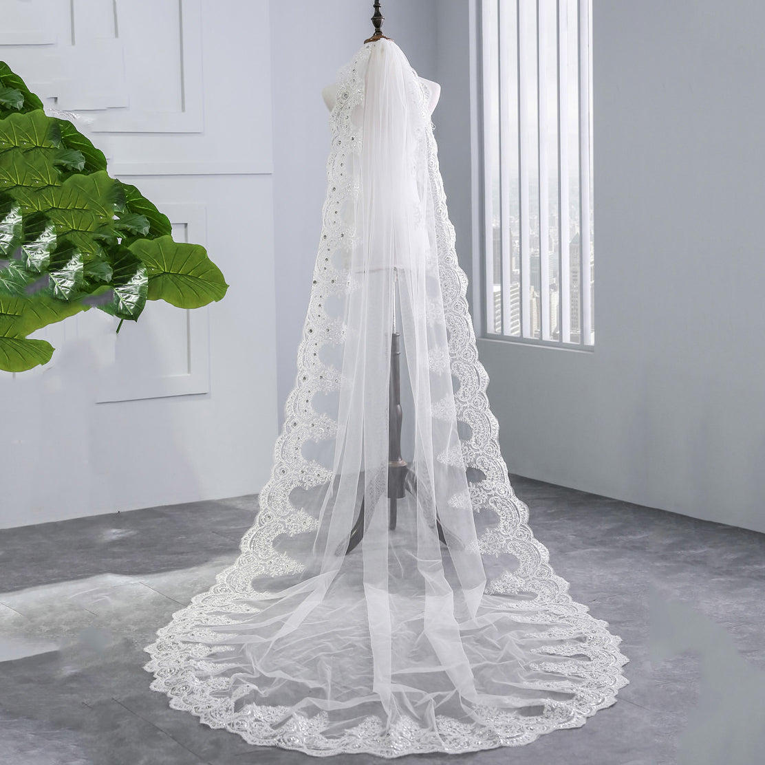 Lace Applique Edge Chapel Bridal Veils YAV1097