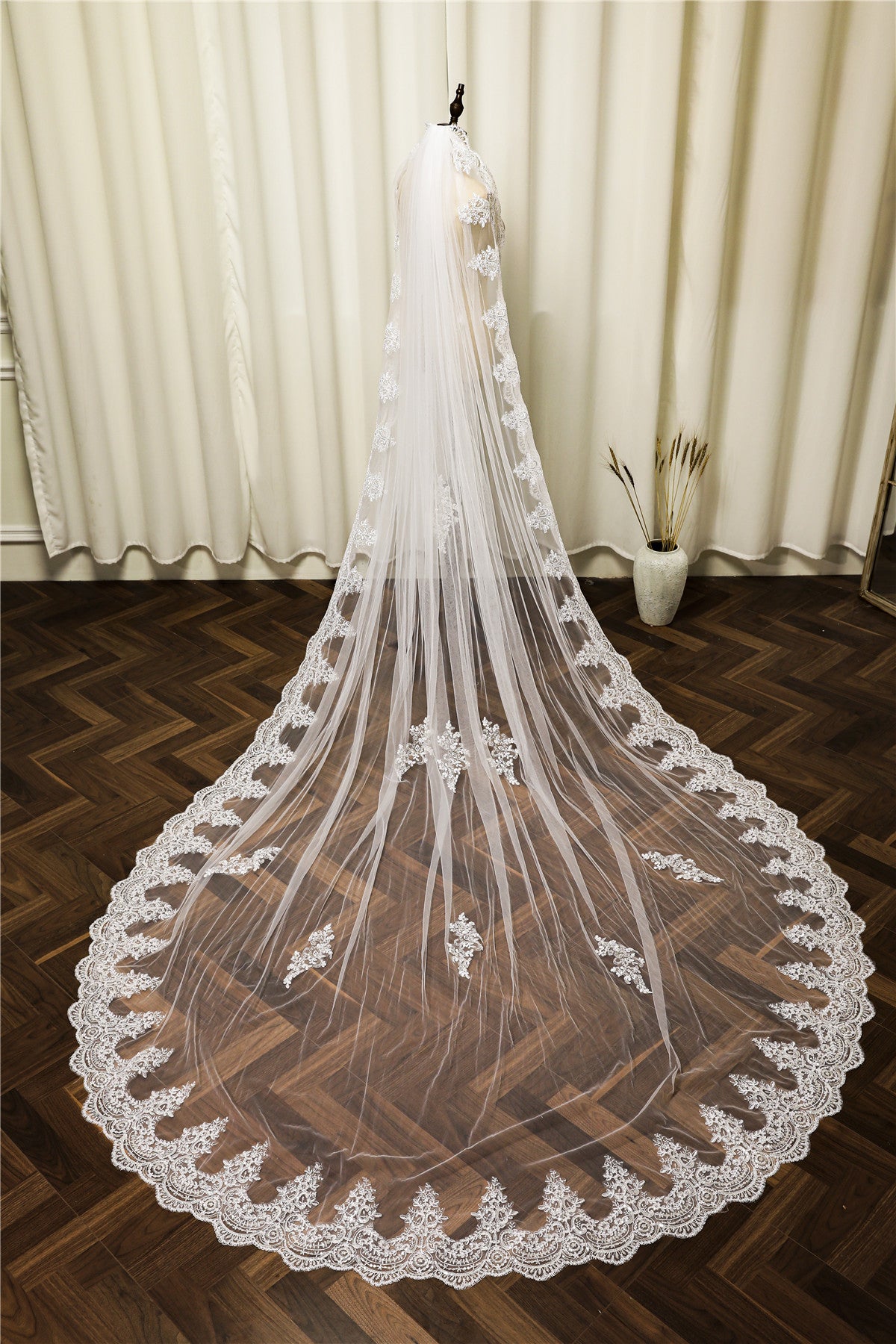 Wedding Accessory Long Lace Appliques Wedding Veil YAV1100