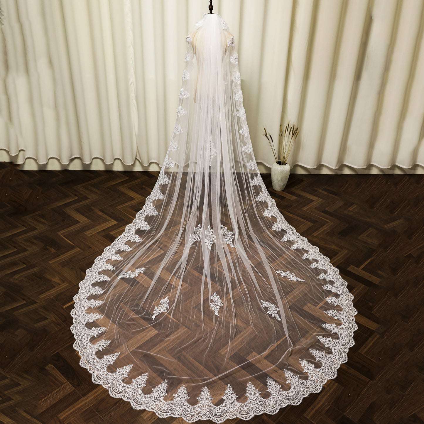 Wedding Accessory Long Lace Appliques Wedding Veil YAV1100